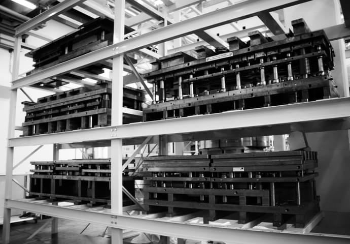 Maschinen verfügt über einen mehrfach spezialisierten Maschinenpark für die Planung und Herstellung von Stanzformen und Werkzeugen für Blech Schweiβen